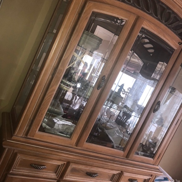 8 piece dining room and China set - Picture 2 of 3